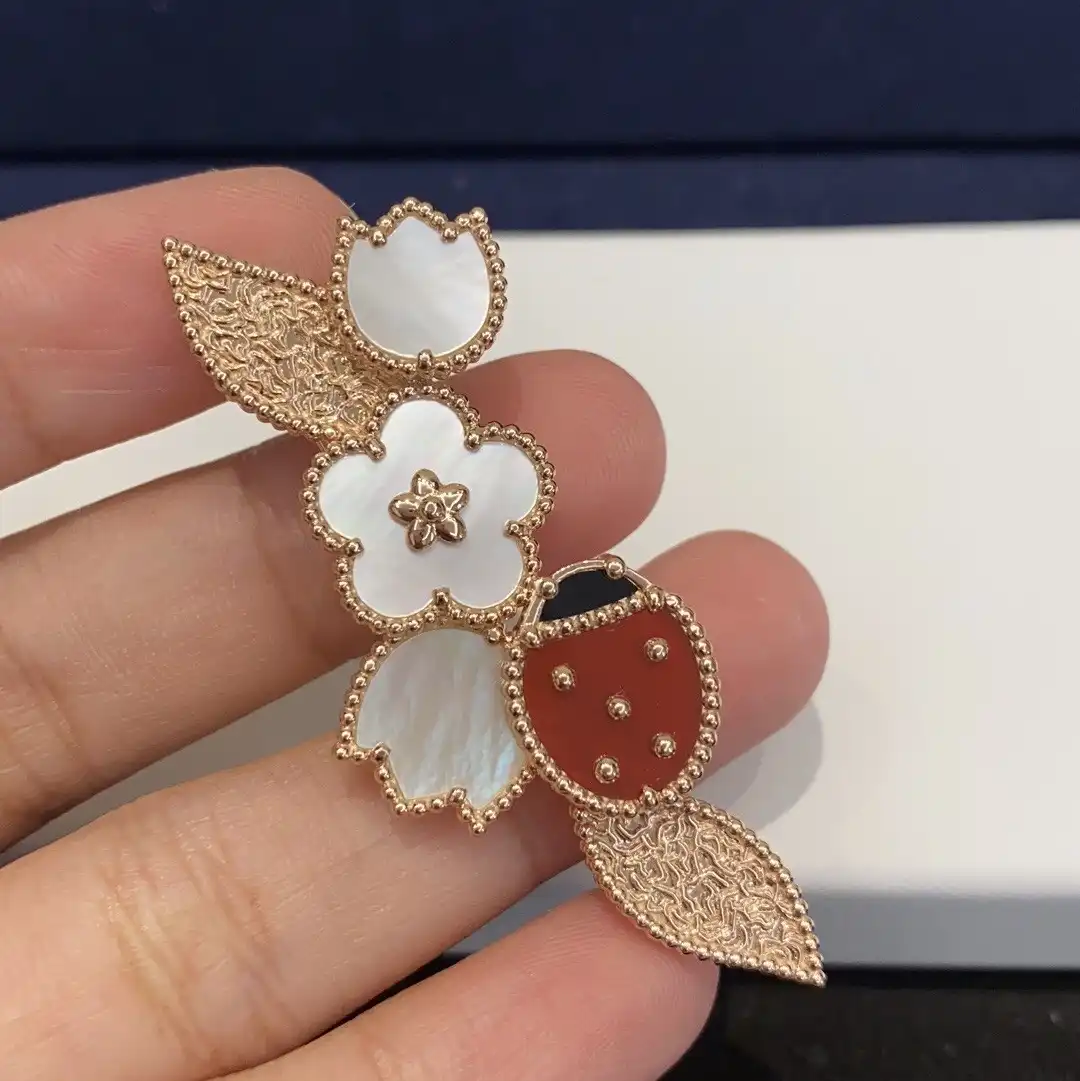 四叶草胸针定制图片展示