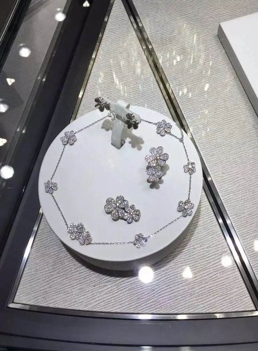 四叶草胸针定制图片展示